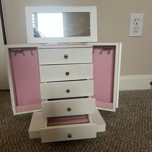 White and Pink Jewelry Organizer